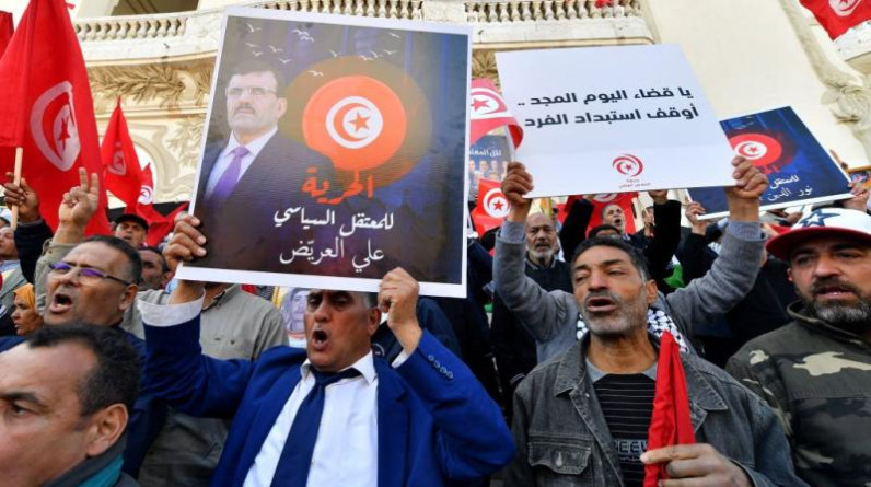 جبهة الخلاص بتونس تطالب بالإفراج عن الموقوفين السياسيين وتنفي تهمة التآمر على الدولة